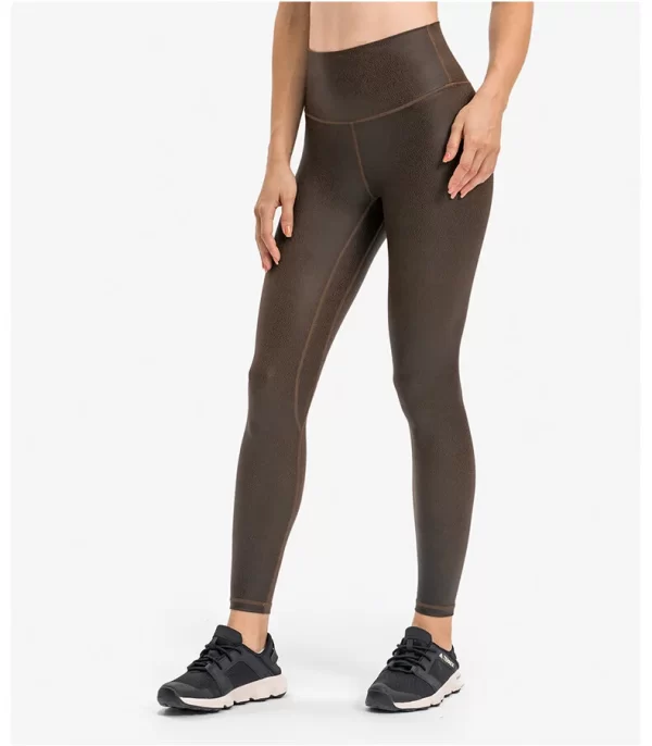 Bingkap senaman yang disikat dengan kawalan perut untuk wanita